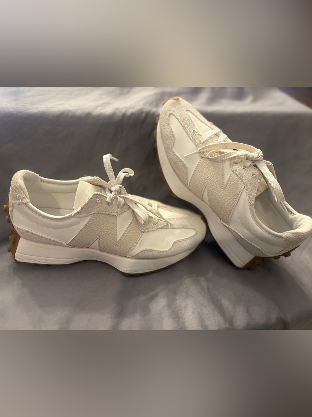 New Balance Women's 327 Size 9 Linen/White. Worn once.